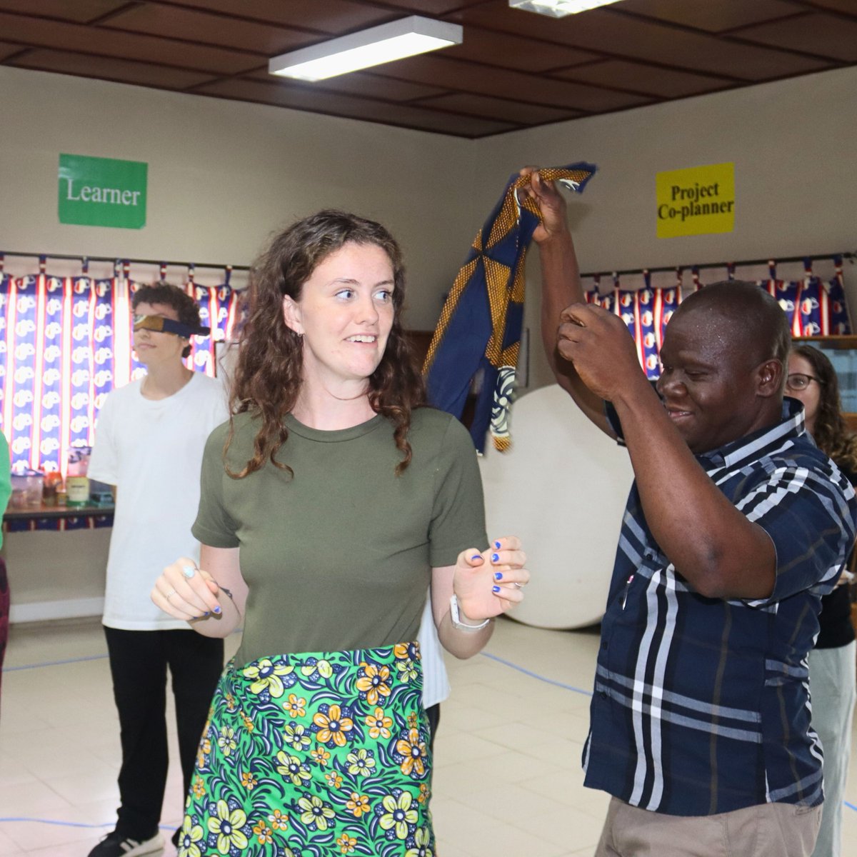 PeaceCorps's tweet image. In Liberia, Trainees were blindfolded and guided onto a giant map. When the Trainees&apos; blindfolds came off, they looked down and knew exactly where they would live and work for the next two years. 📍🗺️