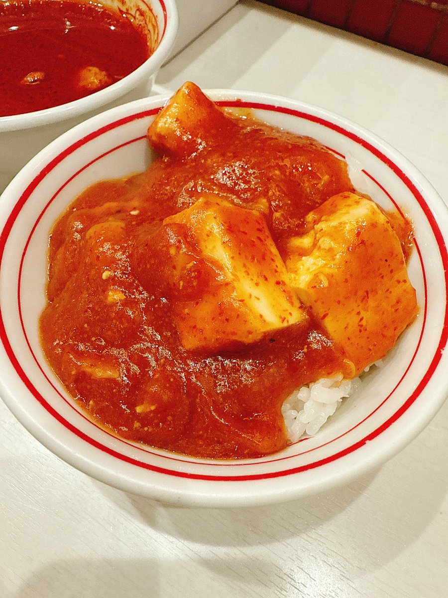 Q3_8686's tweet image. 蒙古タンメン中本 本店
#らーめんウォッチ麺
#蒙古タンメン中本本店
🍜ジャージャー麺大盛り＋北極味玉＋辛メチャアジ＋魚粉＋プチスープ冷し味噌
🍚プチ麻婆丼
来たよ！
見せてもらおうか中本ジャージャー麺の性能とやらを
圧倒的肉味噌…比率バグ…
そのままだとジャージャー麺からの
プチスープに…