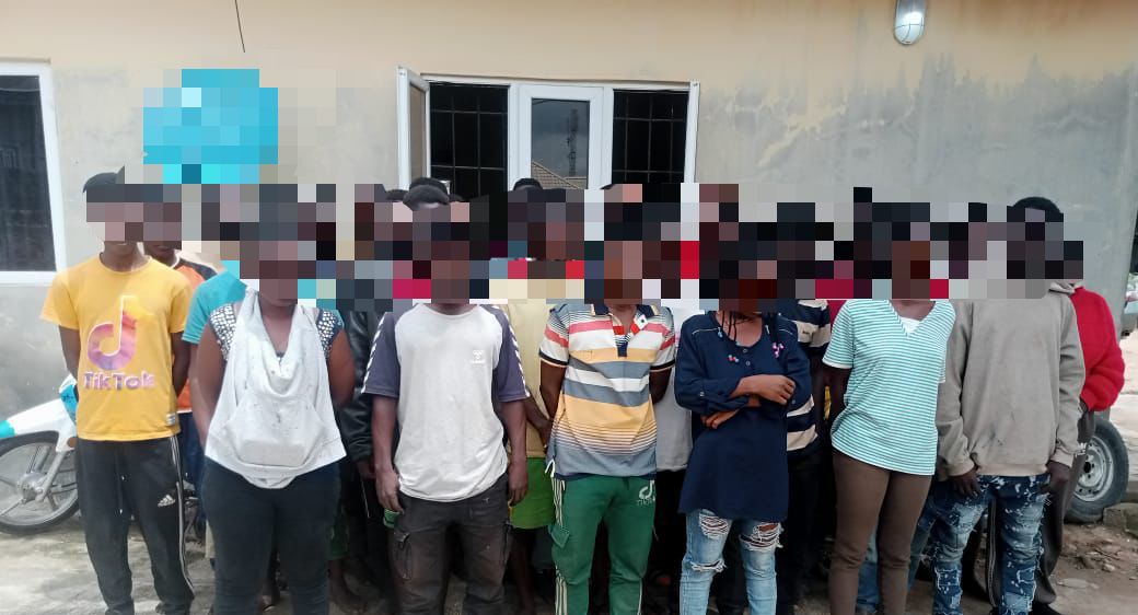 PoliceNG's tweet image. PRESS RELEASE
POLICE CRUSH TWO MAJOR HUMAN TRAFFICKING SYNDICATES, ARREST 11 SUSPECTS, RESCUE MULTIPLE VICTIMS.
In a bold and coordinated crackdown on organised human trafficking, the Nigeria Police Force has dismantled two major syndicates operating within the country,…