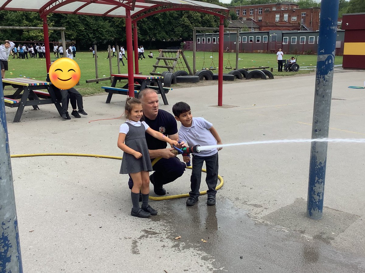 Sunshines have been learning about people who help us. Today we had a visit from the fire service! They talked to us about their job and what it's like to be a fire fighter. We even had a go at using the hose pipe to knock down targets with water 🚒🧯.