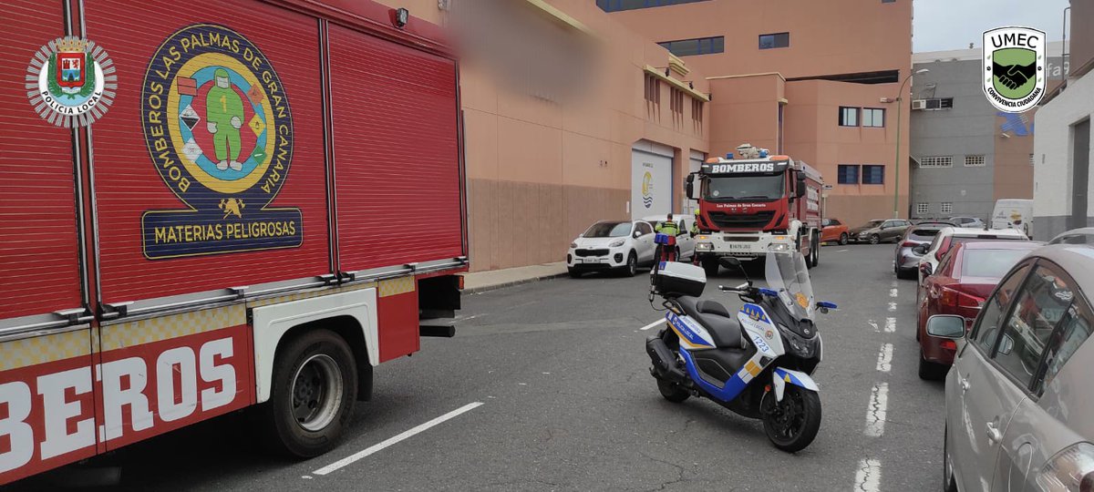 PoliciaLPA's tweet photo. La #UMEC denuncia a una importadora de pescado en El Sebadal por un vertido peligroso a la red de saneamiento. Causó alerta por fuertes gases y tuvo que desalojarse la zona. La multa es de hasta 1.800€.
➡️Lea la noticia completa en:
https://t.co/OoUzFgqlYE https://t.co/AoGmYzLfQv