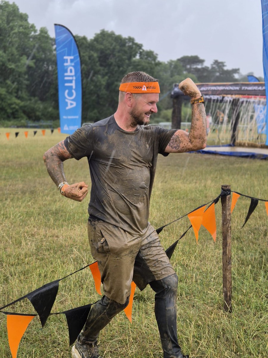 WeAreOpenreach's tweet image. Kudos to Dan, our Safety &amp;amp; Sustainability Advisor 🌟

He volunteers as a First Responder with @DudleyCFRs. It costs £3000/year to keep their cars running, with no NHS or government funding 🚑

Dan&apos;s raising funds by completing @toughmudder and having a blast! Well done 👏