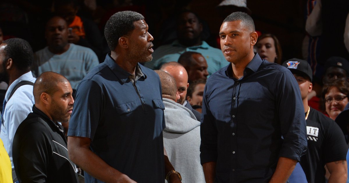 KnicksMSGN's tweet image. On this day in 1996: The Knicks sign three-year veteran guard Allan Houston to a six-year contract & acquire forward Larry Johnson from Charlotte 🤝