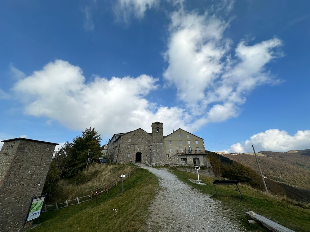 The historic Via Vandelli, which connects Modena to Massa Carrara, the Po Valley to the Tyrrhenian Sea crossing the TuscanEmilian Apennines and the Apuan Alps, has officially become one of the Emilia-Romagna Trails

ℹ️ visiter.it/vandelli_en

#emiliaromagnaslow #inemiliaromagna