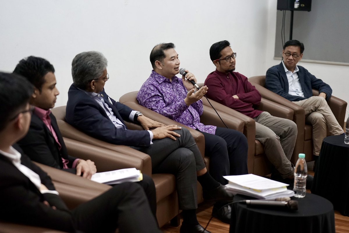 faisalazizfa's tweet image. Semalam saya dijemput untuk berforum dalam isu integriti kehakiman bersama YB @rafiziramli, YB Syed Ibrahim dan YB @WongChen_MY.
Terima kasih atas jemputan untuk berkongsi pandangan dalam isu kritikal ini. FA
