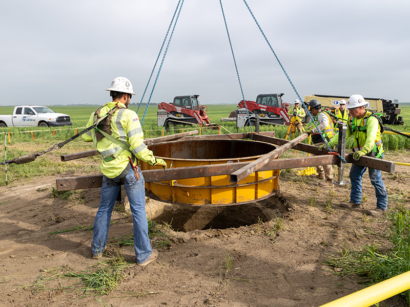 Basin_Electric's tweet image. Construction began in early June on the foundations for the new Leland Olds Station-to-Tande transmission line. When complete, the new 345-kV line will connect the Leland Olds Station to the Tande substation.
Read more: bit.ly/LOStoTande