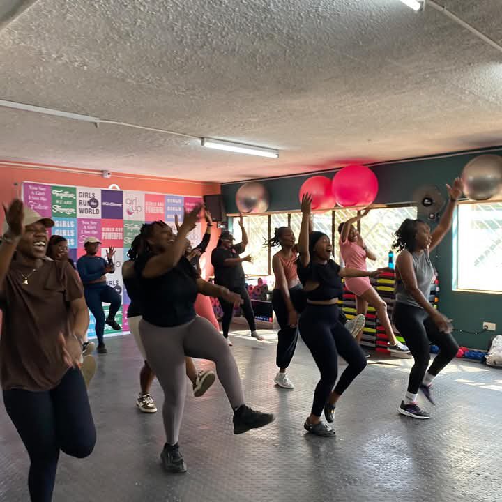 ndinewezimbabwe's tweet image. Last month we joined @zimbabwe_up
for their Health and Wellness day 🎉.
We facilitated a journaling session, as a technique to manage daily stressors. We also touched on depression and eating disorders.
We remain committed to providing mental health education.
#Ndinewe
