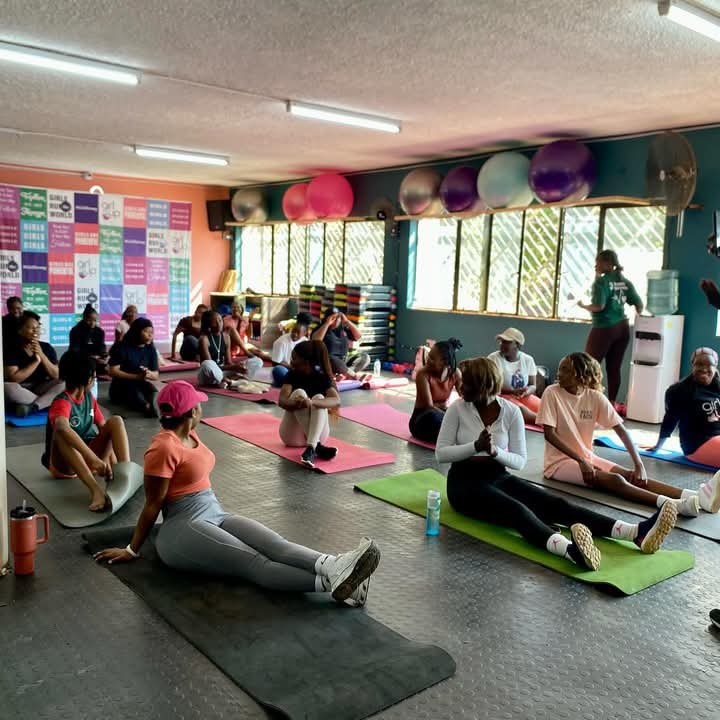ndinewezimbabwe's tweet image. Last month we joined @zimbabwe_up
for their Health and Wellness day 🎉.
We facilitated a journaling session, as a technique to manage daily stressors. We also touched on depression and eating disorders.
We remain committed to providing mental health education.
#Ndinewe