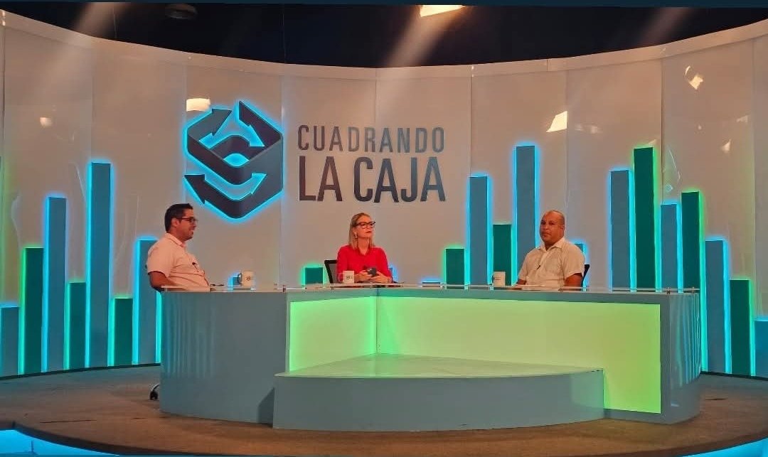 AvilaOnei's tweet photo. 📣 Los Directivos de @CubaONEI 📊, @MarlonMilianM, Dr. Gral d EESM y Joel Granda, Subdirector del #CEPDE, en Programa #CuadrandoLaCaja de @tvcubana📺🇨🇺 conversan s/qué son las estadísticas, import., utilidad, cómo se producen, dificultades, retos de la #ONEI y ➕. #LatirAvileño https://t.co/OQ9vkvsDTR