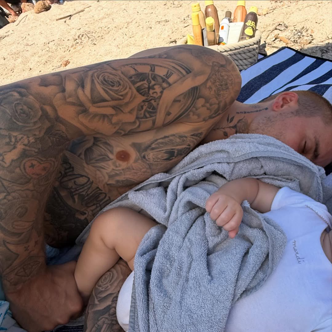 Gv0rkq5bgAA3kSr?format=jpg&name=medium Justin Bieber Drops Surprise Album — Then Whisks Hailey Away on a $20M Italian Yacht Getaway, and the Photos Are Breaking the Internet