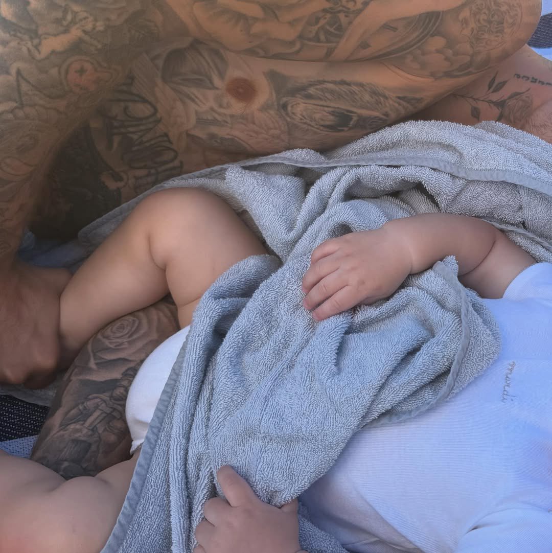 Gv0rkrpWUAAhx-_?format=jpg&name=medium Fans Can't Get Over Justin Bieber's Adorable Vacation With Baby Jack — And That Surprise Album Is Breaking the Internet