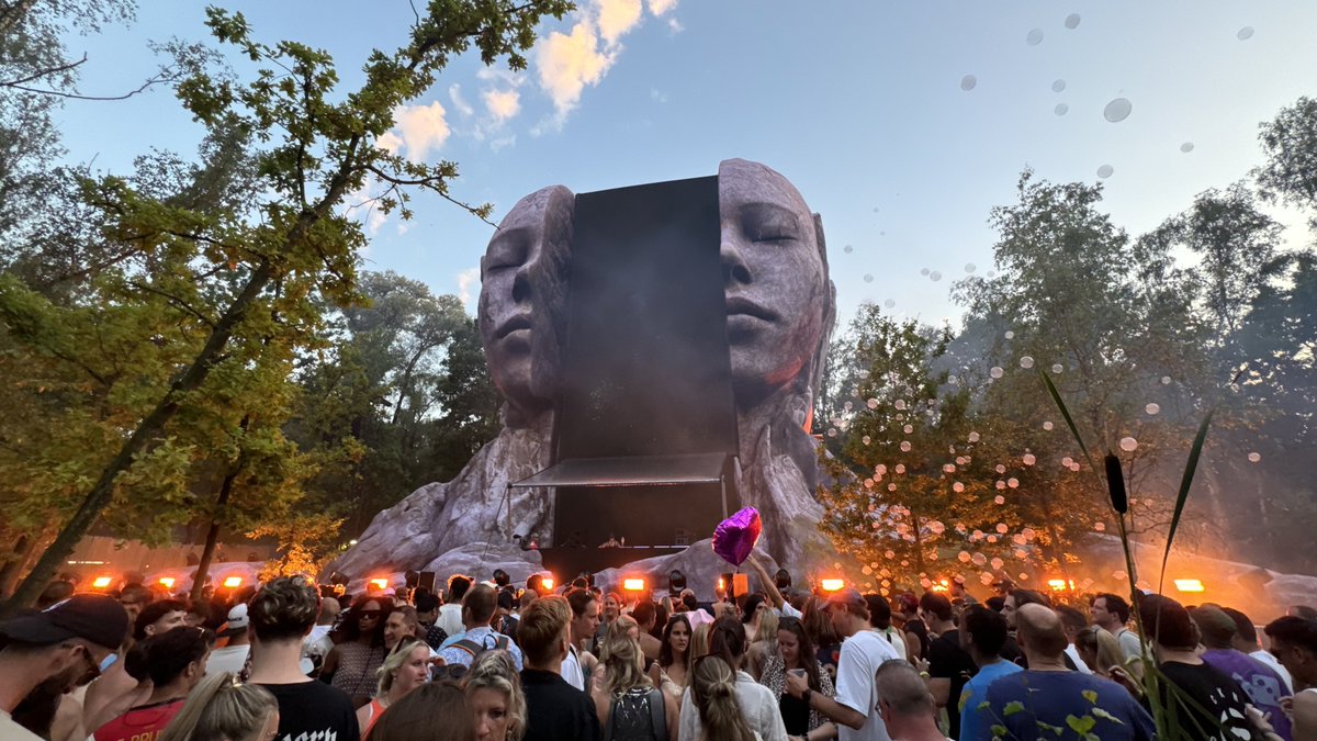 Dancing Astronaut tweet media