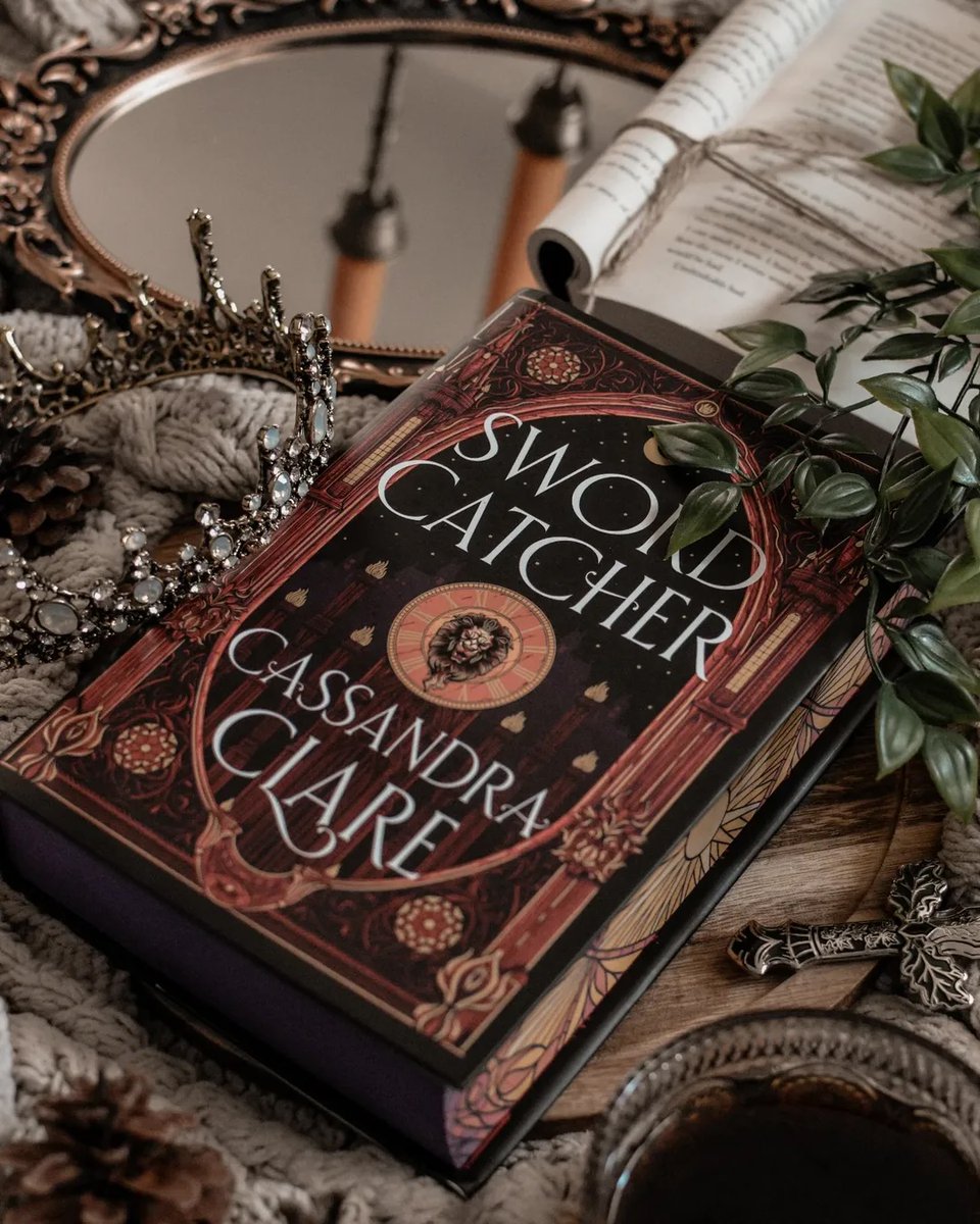 cassieclare's tweet image. I've been loving seeing your beautiful posts of Sword Catcher and Ragpicker King. Keep 'em coming! #Swordcatcher #RagpickerKing #Castellane