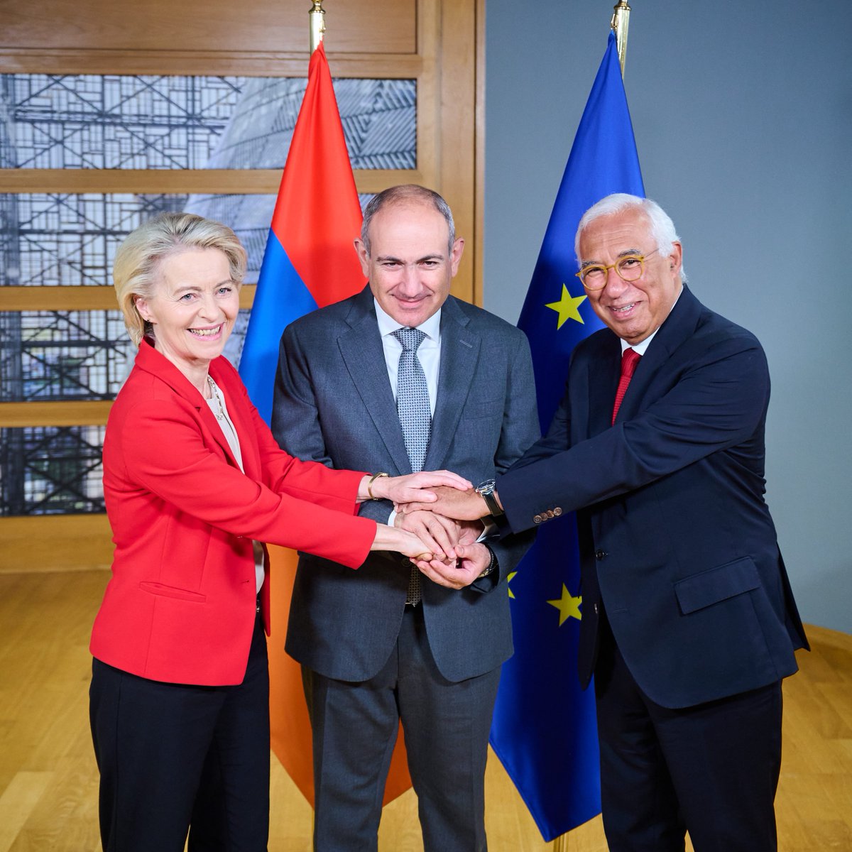 European Commission in Cyprus (@eucyprus) on Twitter photo Today in Brussels, <a href="/vonderleyen/">Ursula von der Leyen</a> & <a href="/eucopresident/">António Costa</a> met with Armenian PM <a href="/NikolPashinyan/">Nikol Pashinyan</a> to advance the growing partnership between the EU and Armenia. They welcomed Armenia's ambitious reform agenda & expressed support for Armenia's territorial integrity.
europa.eu/!dNFmMB Today in Brussels, <a href="/vonderleyen/">Ursula von der Leyen</a> & <a href="/eucopresident/">António Costa</a> met with Armenian PM <a href="/NikolPashinyan/">Nikol Pashinyan</a> to advance the growing partnership between the EU and Armenia. They welcomed Armenia's ambitious reform agenda & expressed support for Armenia's territorial integrity.
europa.eu/!dNFmMB