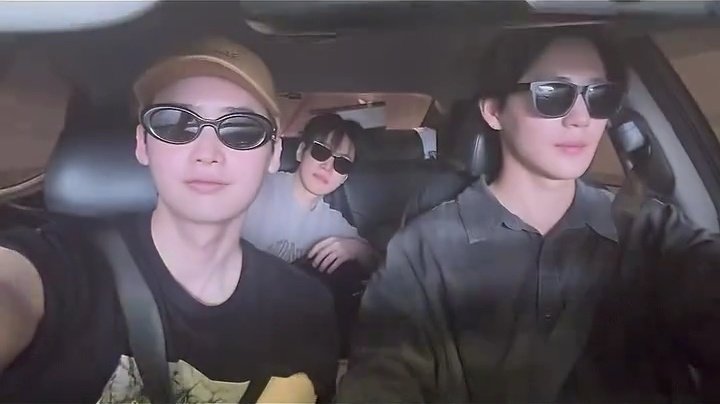 ljsbsotm's tweet photo. jongsuk's dongsaengs 🧡 https://t.co/HVi3J26kuB