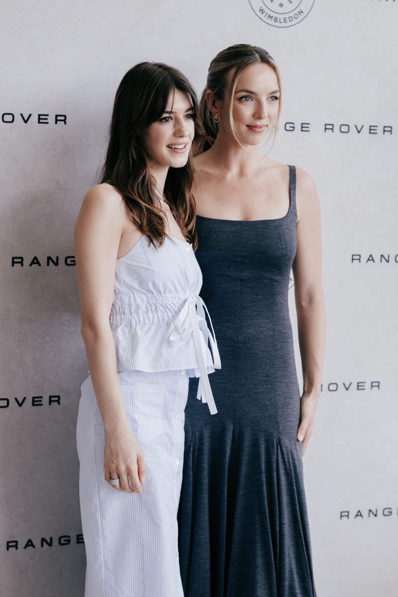 jodiemcoma's tweet image. Jodie Comer, Daisy Edgar-Jones and Harper's Bazaar Editor-in-Chief Lydia Slater for Harper's Bazaar and Range Rover lunch to celebrate the Wimbledon finals
photographed by @OliverHolms