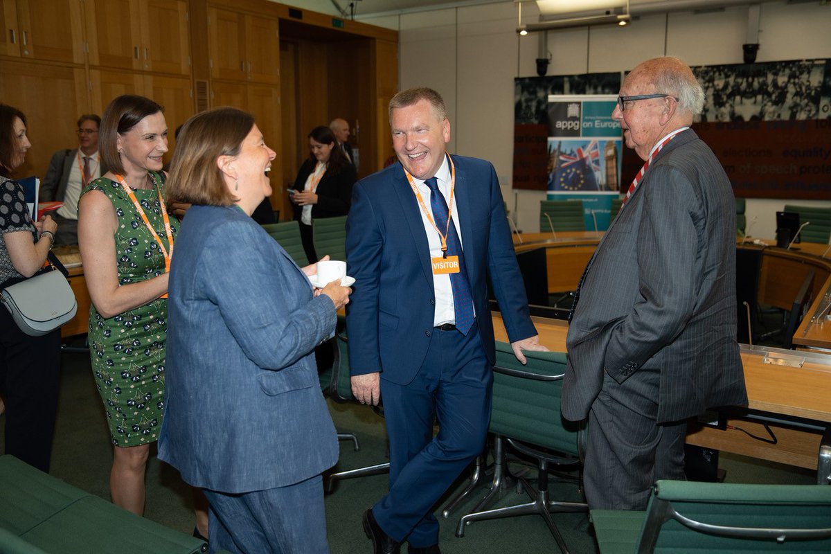 Was really pleased to chair a meeting of the <a href="/AppgEurope/">APPG Europe</a> welcoming Michael McGrath, the European Commissioner for Democracy, Justice, the Rule of Law and Consumer Protection. 

So important to strengthen relationships with our closest neighbours on key topics like these!