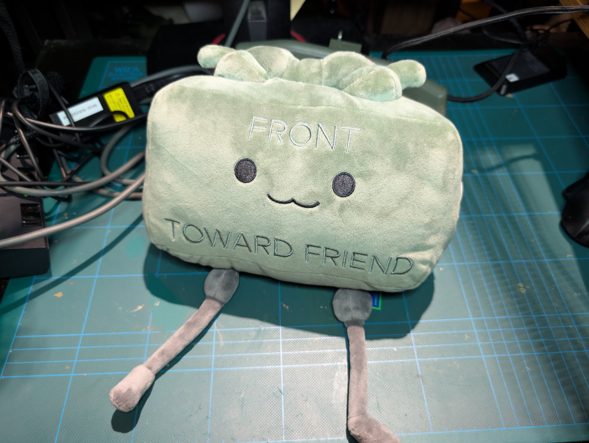 MAKESHIP▼Clay the Claymore▼クレイモア型ぬいぐるみ Clay the Claymore | Makeship
