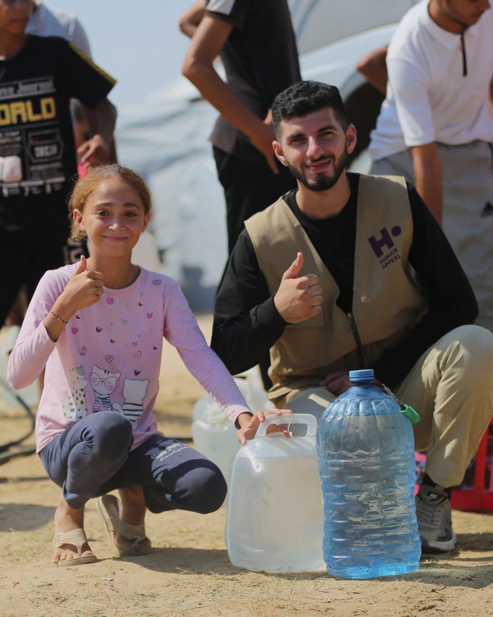 On 9th July, our team distributed clean water to displaced families in Khan Younis, South Gaza — reaching 23,333 people.
The humanitarian crisis in Gaza is worsening. There’s no water to drink. No water to clean wounds. But every drop we deliver is a lifeline — a drop of mercy.💧