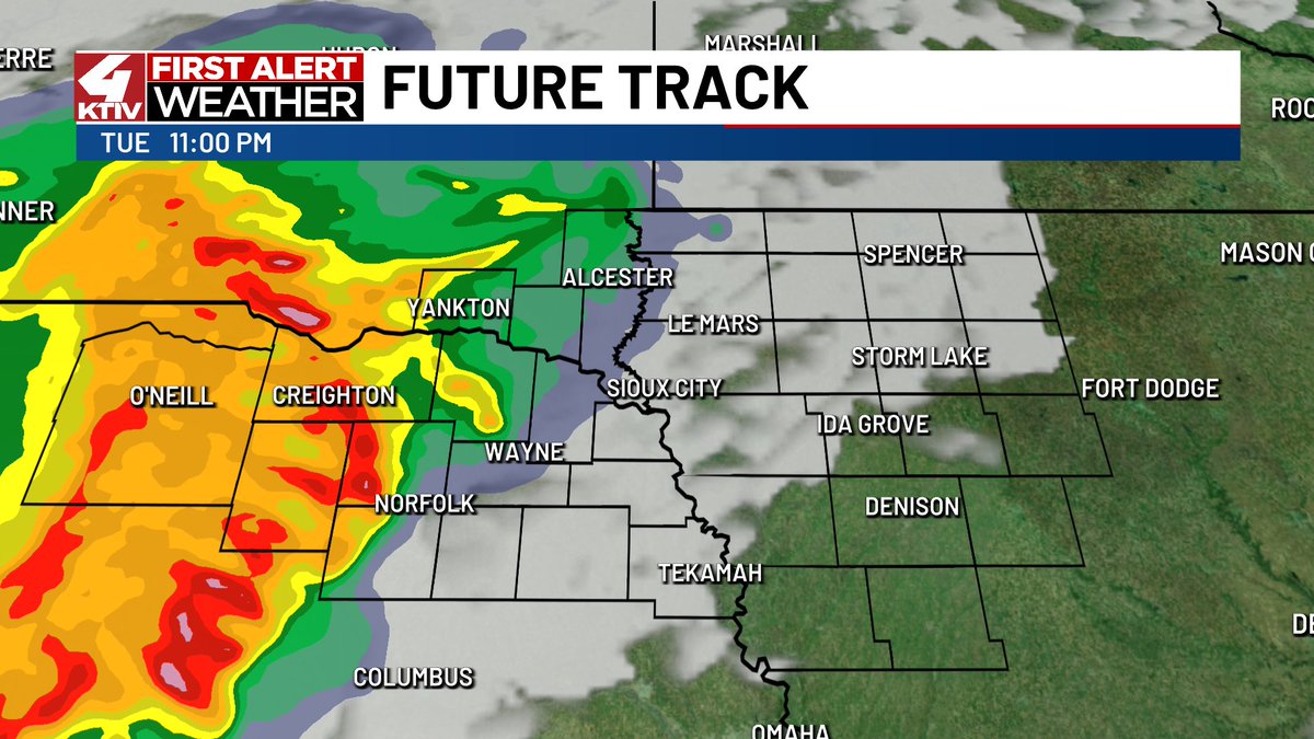 owenbasselmanwx's tweet image. TUESDAY: A line of storms will move into western Siouxland around sunset. It could contain strong wind gusts, heavy rain and hail.
The line will weaken as it moves east; the severe weather threat is lower in northwest Iowa. #IAwx #NEwx #SDwx