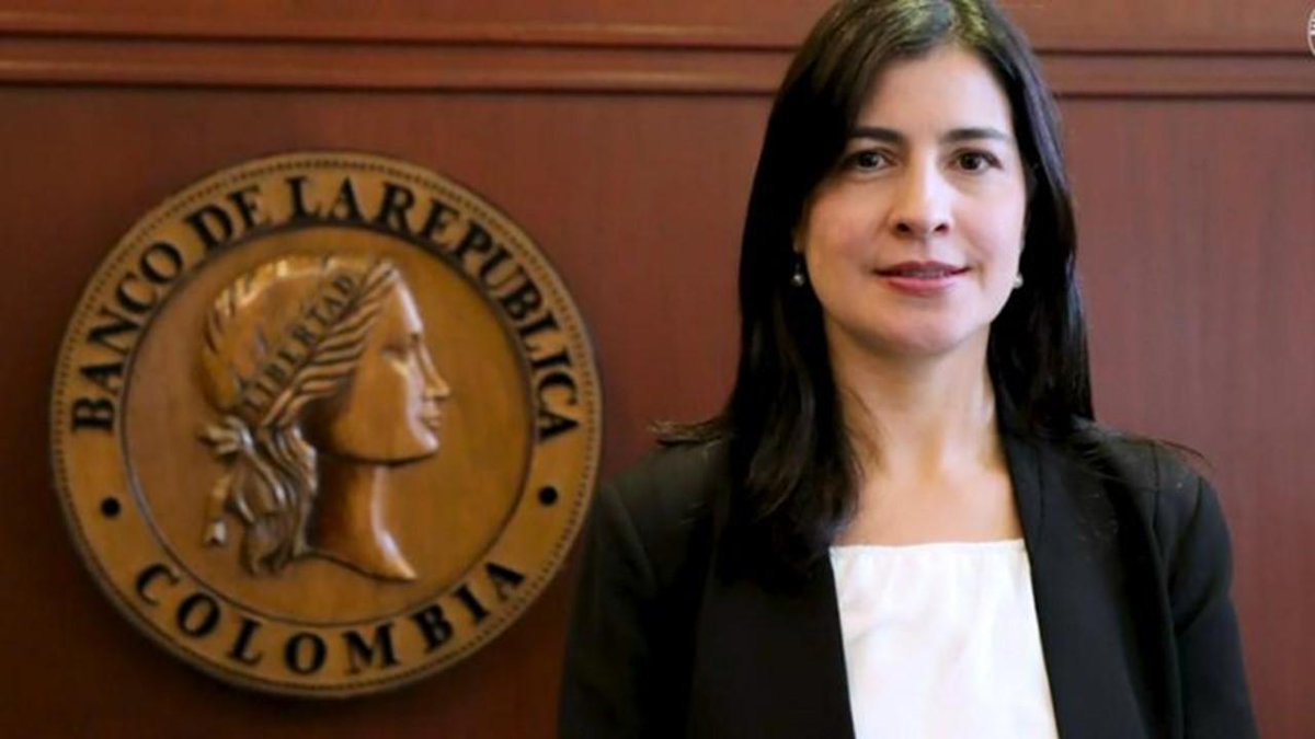 #AlAire | En #6AM se conecta Carolina Soto, excodirectora del Banco de la República

¿Qué responde a los señalamientos de Gustavo Petro, quien asegura que el Banco de la República está llevando la economía hacia el 'vampirismo financiero'?

Conéctese  bit.ly/3Pgyc9G