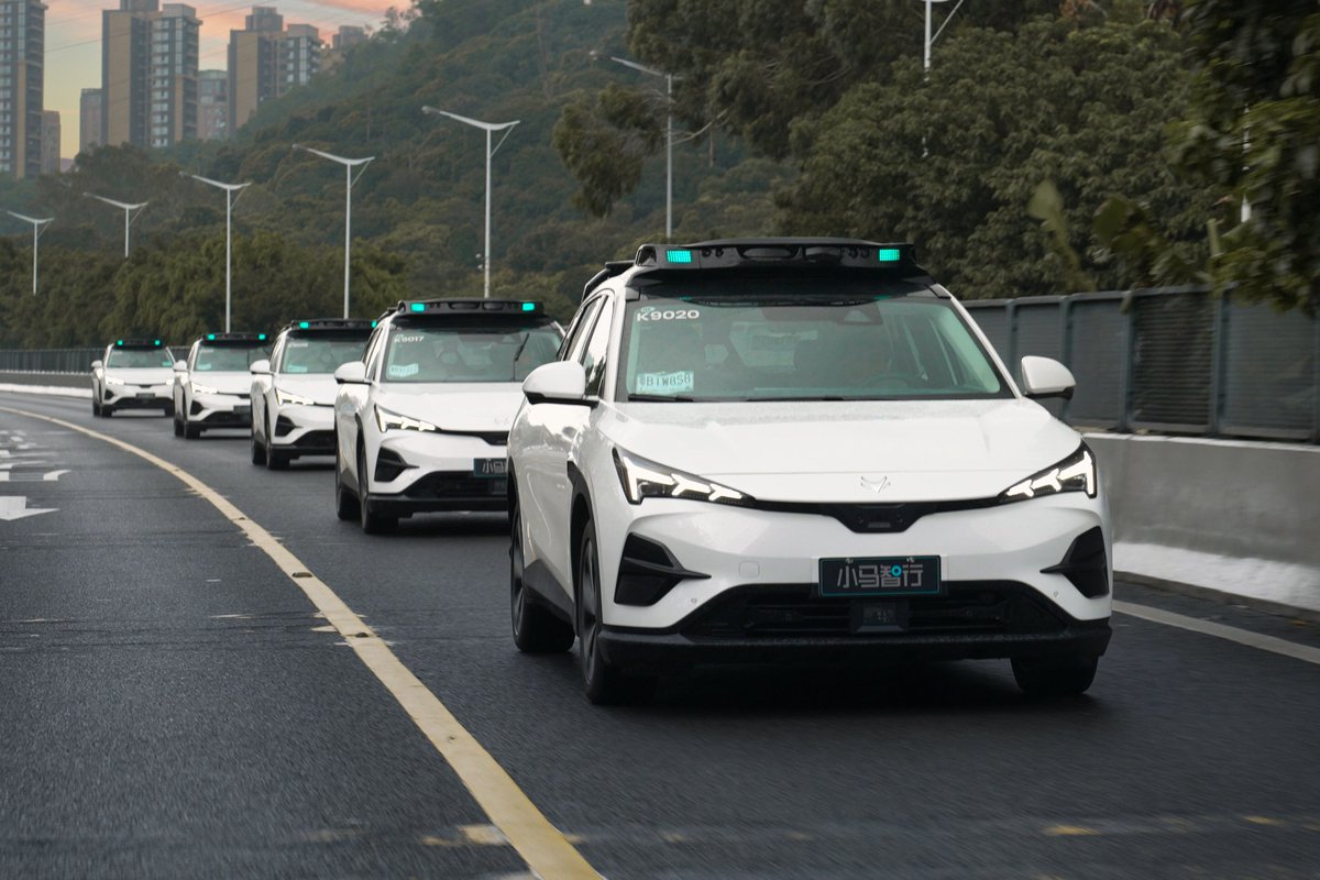 PonyAI_tech's tweet image. 🚖Last wk, Our co-founder &amp;amp; CTO Lou Tiancheng joined #ReutersNext Asia 2025.
Lou: Our gen-7 #robotaxis mass production &amp;amp; road testing now underway, fleet on track to hit 1,000 units by yr-end.
We&apos;re scaling from tech validation to mass deployment🌏
More: reut.rs/3GEBHG9