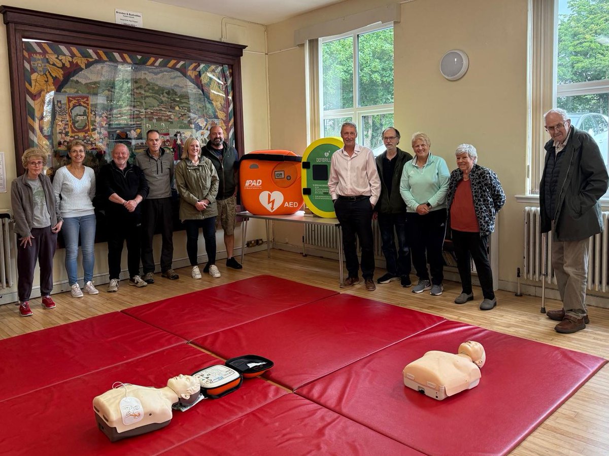 Rotary North East 'One Life Initiative' (@rotaryneonelife) on Twitter photo Team member Tom Sharples recently held 2 sessions in Brandon Community Hall to familiarise Brandon Village residents on the use of defibrillators & the delivery of CPR. #keepthebeat <a href="/RotaryNorthEast/">RotaryNorthEast</a> <a href="/WELMedical/">WEL Medical Ltd</a> Team member Tom Sharples recently held 2 sessions in Brandon Community Hall to familiarise Brandon Village residents on the use of defibrillators & the delivery of CPR. #keepthebeat <a href="/RotaryNorthEast/">RotaryNorthEast</a> <a href="/WELMedical/">WEL Medical Ltd</a>