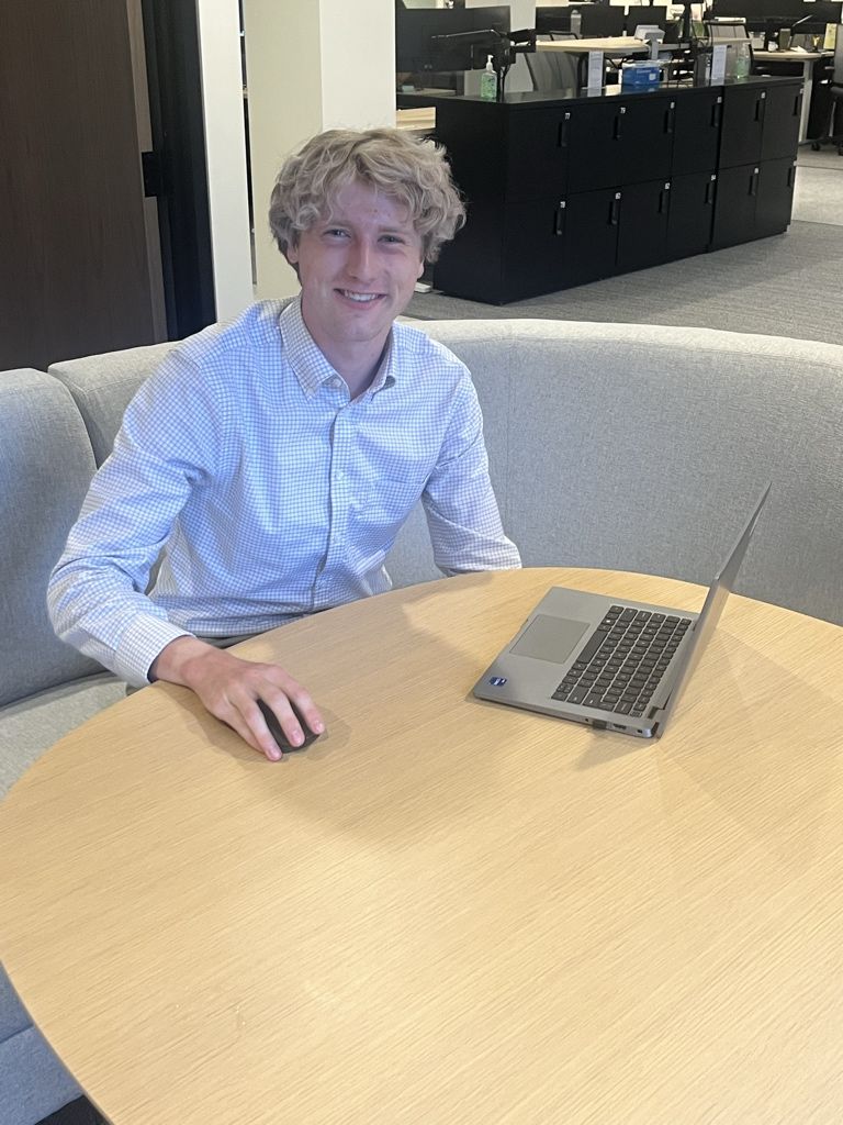TommieXCTF's tweet image. Adam Lueth is leveling up 📈
As one of the youngest interns at EY, a global Big 4 firm, he’s gaining hands-on experience in audit and making his mark before junior year even begins
#RollToms