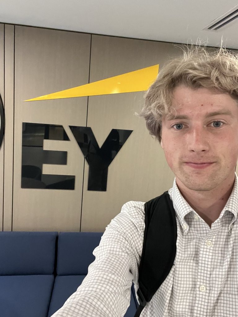TommieXCTF's tweet image. Adam Lueth is leveling up 📈
As one of the youngest interns at EY, a global Big 4 firm, he’s gaining hands-on experience in audit and making his mark before junior year even begins
#RollToms