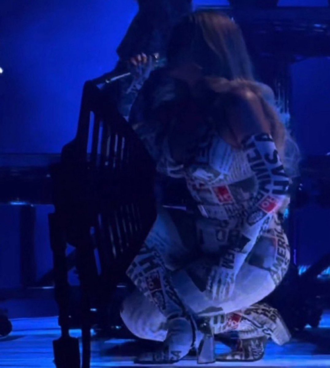 hexminaj's tweet image. the Nicki pose😭 beyoncé knows who’s mother