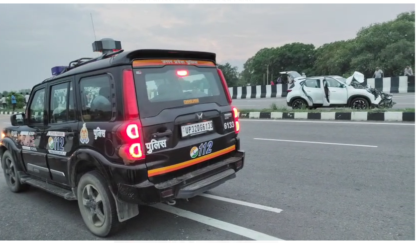 bstvlive's tweet photo. 🚨लखनऊ : किसान पथ रोड पर बड़ा सड़क हादसा🚨
🚗 कार के आगे जानवर आने पर आधा दर्जन घायल
🛡️ कार के दोनों एयरबैग खुलने से बचे कार सवार
📍 बीकेटी थाना क्षेत्र के हरदोहरपुर मोड़ पर हादसा
#Lucknow #RoadAccident #KisanPath https://t.co/scAOGJlkYS