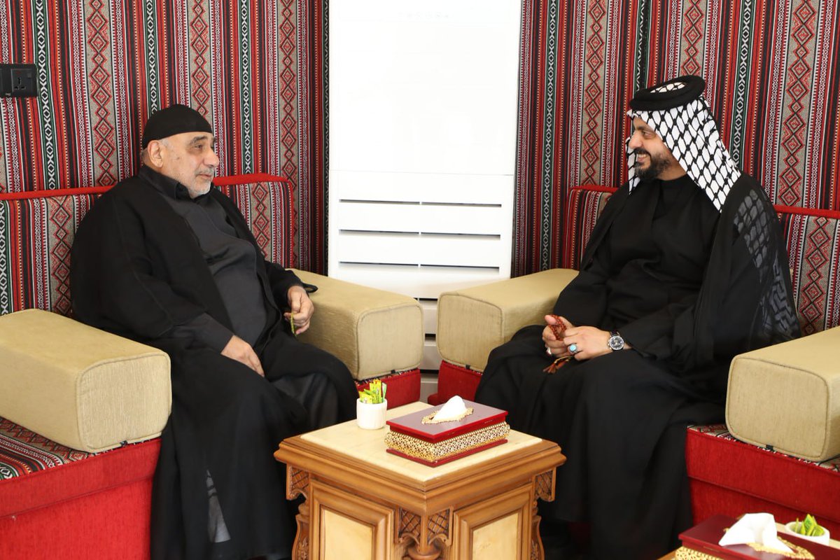 الشيخ الأمين يستقبل رئيسَ الوزراء الأسبق عادل عبد المهدي ويبحثان مستجدات الأوضاع السياسية

استقبلَ سماحة الشيخِ قيس الخزعليّ ، الأمينُ العامُّ لحركةِ عصائبِ أهلِ الحقِّ، في مكتبه ببغداد ، رئيسَ الوزراء العراقيَّ الأسبقَ السيِّد عادل عبد المهدي.

وجرى خلالَ اللقاءِ بحثُ آخرِ