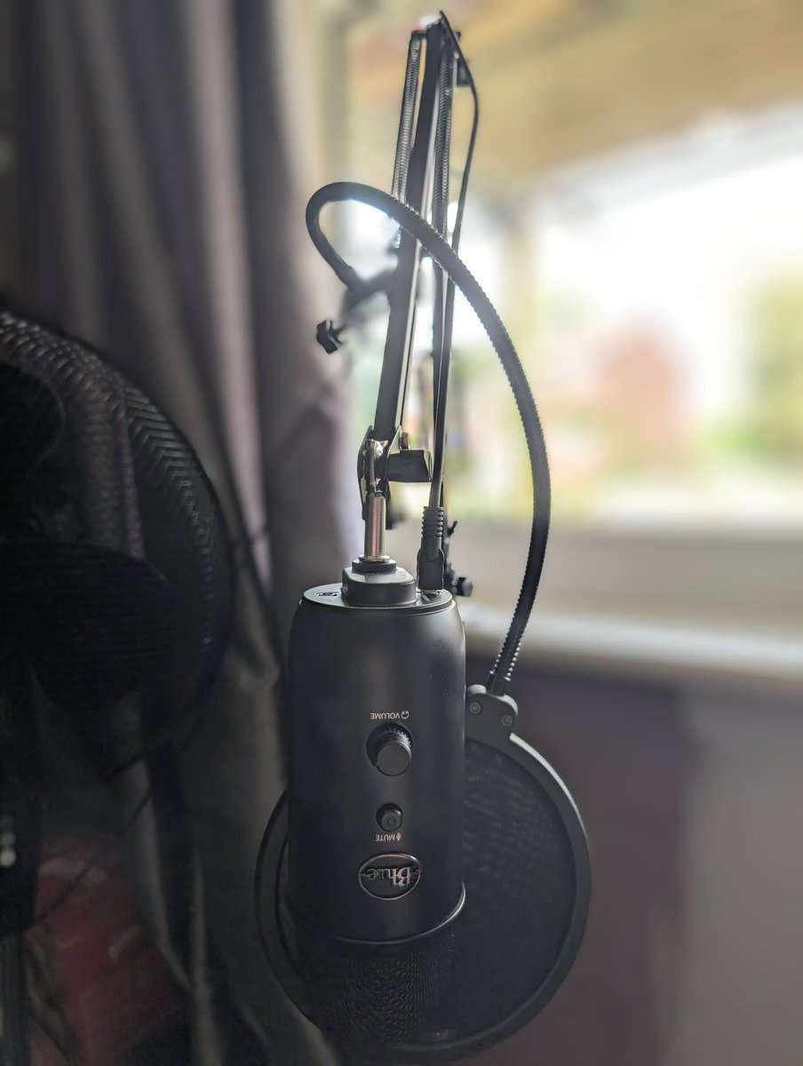 BEEZAR0001's tweet photo. Going a bit more professional with my mic for streaming, treated myself to a #blueyeti very impressed so far, and hopefully will help with my streams on #twitch @Twitch #twitchstreamer #twitchaffiliate https://t.co/QaOZaCToEi