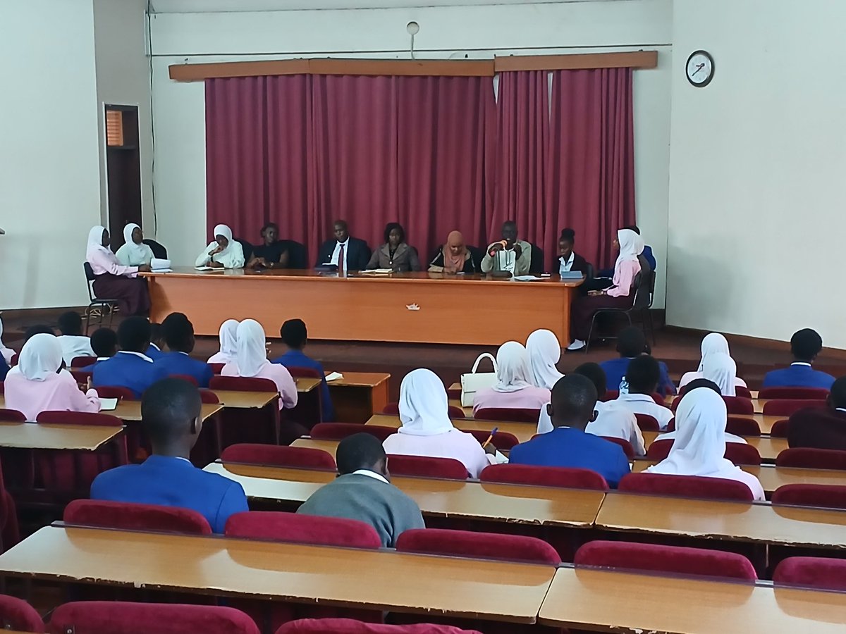 SarahAnzoa's tweet image. Education Curriculums should prepare young people for the work place after school. Unfortunately they don't
I was happy to speak at the Youth After School Conference to share skills not taught in school but young people need to thrive in career and community transformation.