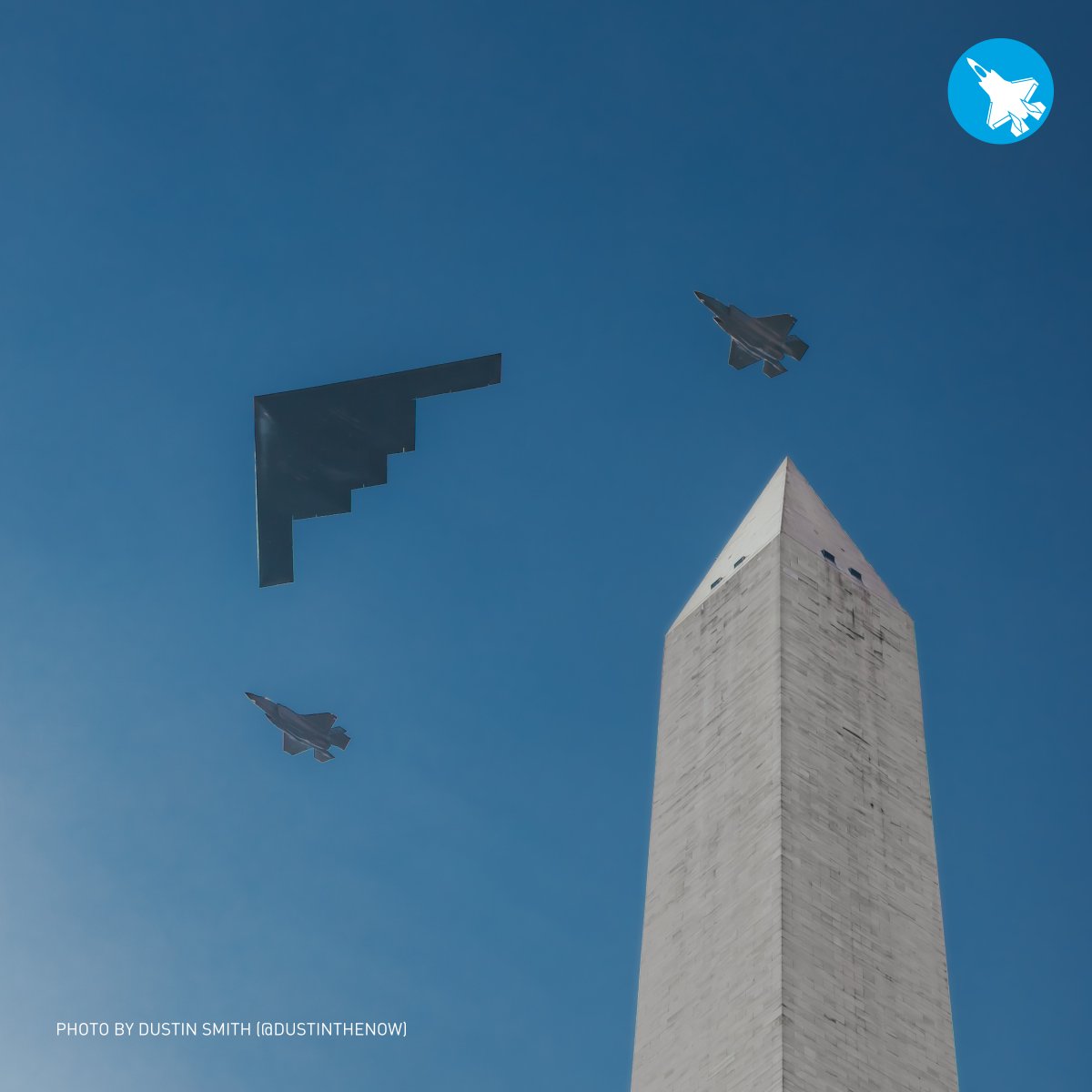thef35's tweet image. Peace Through Strength 💪
F-35s provided an escort for a B-2 over the Washington Monument to honor Operation Midnight Hammer, where 5th Gen capability ensured mission success through stealth and precision.⚡
📸@dustinthenow