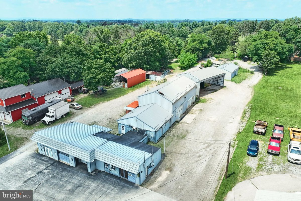 GinterGroup's tweet image. 7685 Lincoln Highway, Abbottstown, PA, 17301
0 bed | 5043 Sq. Ft.
Active | 750000
bit.ly/4kDeeTY
Prime Commercial Property for Sale - High-Traffic Village District Location on Lincoln Hwy (Rt. 30) Zoning: Village District. Ideal for Auto, Service Center, Contractor,...
