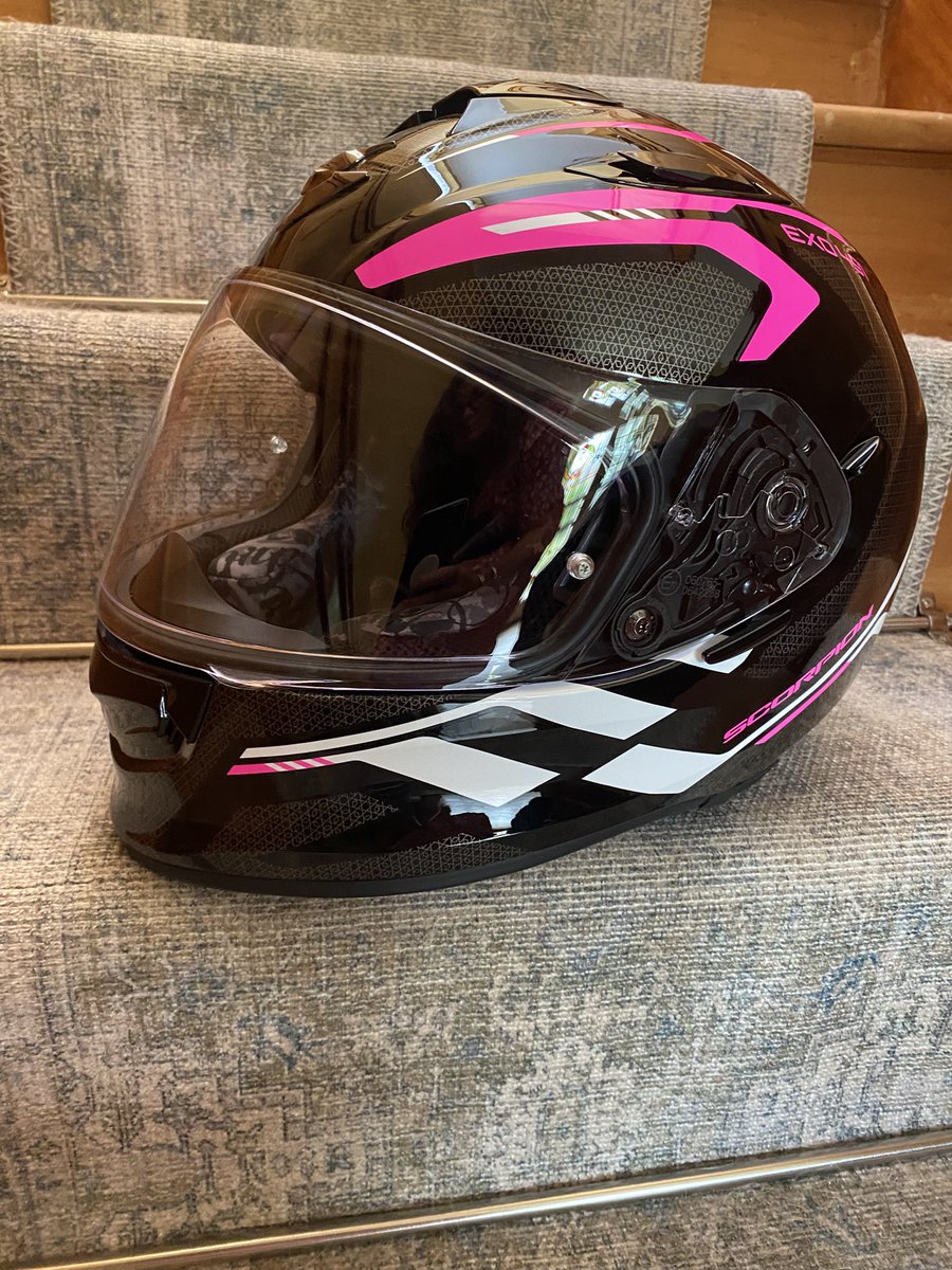 If they had released Abbi’s as a replica, I’d have bought it instead of the <a href="/ScorpionExo/">Scorpion EXO</a> (although the scorpion fits my head beautifully)