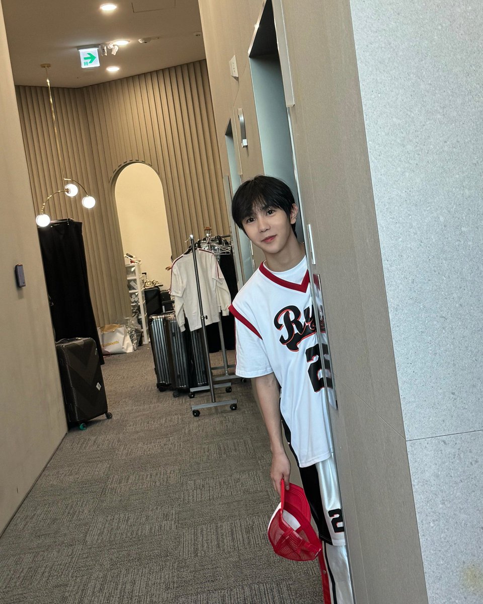 55misoshiru's tweet photo. 黒髪になって若返ったって言うけど、昔は迎えが必要やったのに、もう1人で帰れそうやもんな。 https://t.co/rDw50spalu