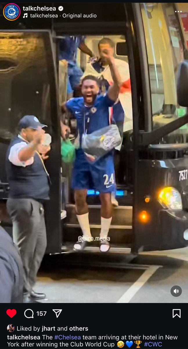 Is <a href="/joshhart/">Josh Hart</a> a <a href="/ChelseaFC/">Chelsea FC</a> fan!!!??? 👀 I need answers #knicks