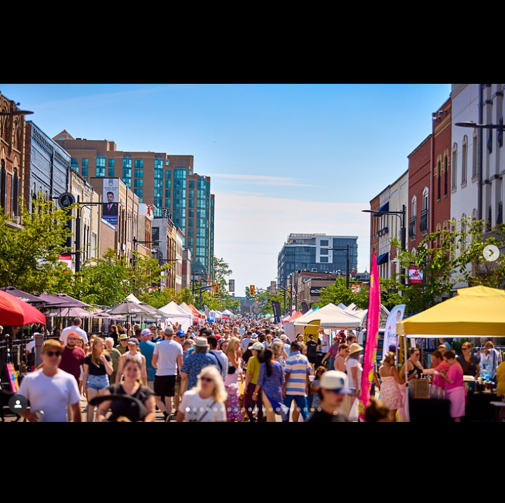 downtownbarrie's tweet photo. Some sweet scenes from todayβs second annual Open Air Dunlop - Butter Tart Festival π₯§πͺπ
#downtownbarrie #visitdowntownbarrie #openairdunlop #buttertartfestival #letsgodowntown #yum
https://t.co/0bUIDVo83E https://t.co/Xg6pTFeLmW