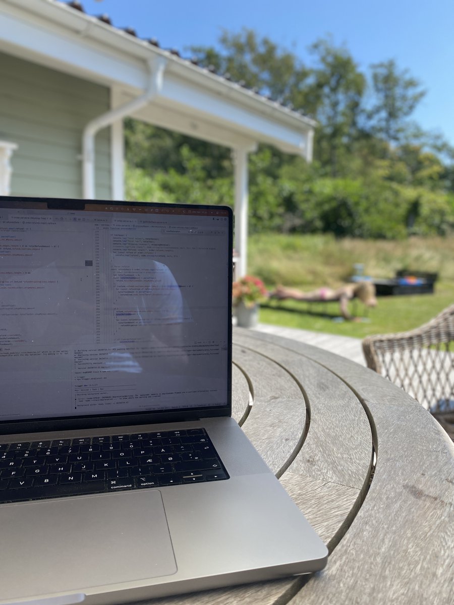 MattiSchroder's tweet image. I'm not rich by any definition. And I'm not gonna sit here and pretend that the millions are magically flowing in while I'm sitting here and enjoying life in the sun (yet).
But still, I'm extremely wealthy by MY definition.
We just got back from our 1-year-old’s first real trip…
