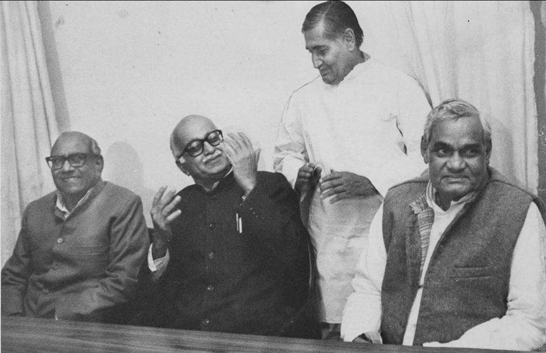 राजनीति के संत, मध्यप्रदेश के पूर्व मुख्यमंत्री एवं मध्यप्रदेश भाजपा के पूर्व प्रदेश अध्यक्ष स्व. श्री कैलाश जोशी जी की जयंती पर उन्हें शत-शत नमन।

#कैलाश_जोशी #KailashJoshi