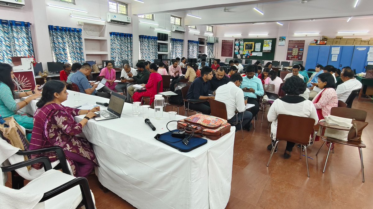 KVDuliajan's tweet image. 📚 Day 2 | #CompetencyBasedAssessment Workshop
📍 KV Oil Duliajan | 📅 July 8, 2025
🔬 Competencies in Science
📈 Assessment Cycle &amp;amp; Test Blueprint
📝 Assessment Items
✍️ Hands-on Item Writing
#NEP2020-ready classrooms!
@KVS_HQ @KVSRO_TINSUKIA @EduMinOfIndia @OilIndiaLimited #CBA