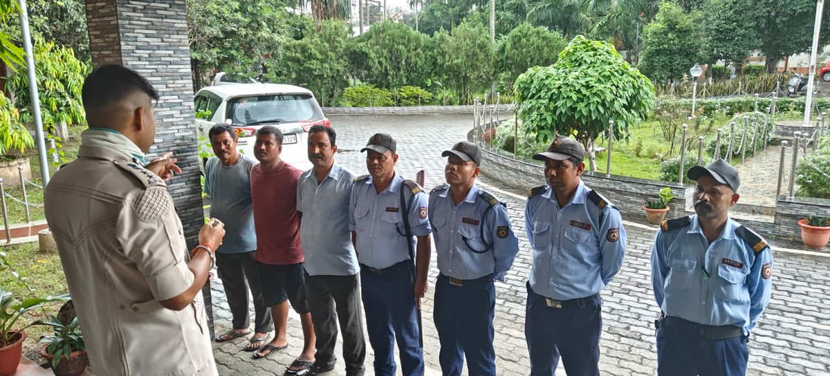 DCP Operations Guwahati conducted a routine inspection of the security measures of Brahmaputra Board on July 14, 2025 and interacted with the security personnel and officials of the Board.
.
.
#brahmaputraboard #security #jalshakti