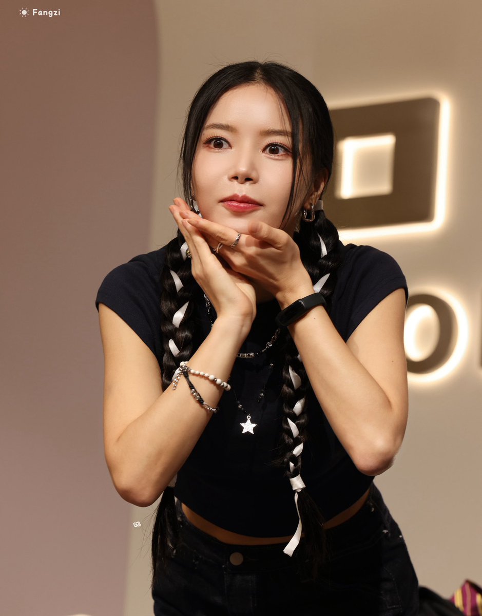 moo_moo_0619_cf's tweet image. 250713🐰❤️
Solar Single Album [Floating Free] 
FAN SIGN EVENT in Taipei
💕😍🥰
#마마무 #MAMAMOO
 #솔라 #SOLAR