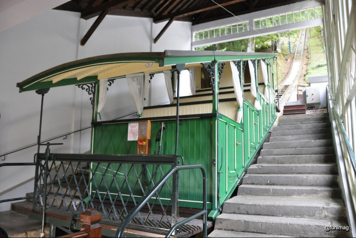 funimag's tweet image. Mont-Dore avant l'arrivée au pied du Sancy le #TDF2025 passera devant le funiculaire du Capucin en service depuis 1898 et inscrit aux monuments historiques 🇫🇷 🚞 🚴
#funiculaire #MontDore #PuydeDome #Sancy #MassifSancy #StationThermale #cyclism #TDF #lesRP