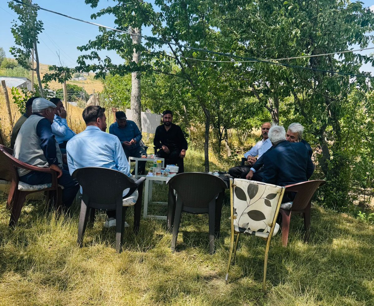 AK PARTİ TUŞBA İLÇE BAŞKANLIĞI (@vanaktusba) on Twitter photo 📍 Kolsatan Mahallesi
Başkanımız Ümit Kanan ve Yönetim kurulu üyelerimiz,
Vatandaşlarımız ile bir araya gelerek mahalle sorunları hakkında görüşme yapıldı
Başkanımız çocuklara hediyelerini verdi
<a href="/umitkanan72/">Ümit KANAN</a> <a href="/ArvasAbdulahat/">Abdulahat Arvas</a> <a href="/Burhan_Kayaturk/">Burhan Kayatürk</a> <a href="/K_Turkmenoglu_V/">KAYHAN TÜRKMENOĞLU</a> <a href="/merdogan02/">Mehmet ERDOĞAN</a> <a href="/Akparti/">AK Parti</a> 📍 Kolsatan Mahallesi
Başkanımız Ümit Kanan ve Yönetim kurulu üyelerimiz,
Vatandaşlarımız ile bir araya gelerek mahalle sorunları hakkında görüşme yapıldı
Başkanımız çocuklara hediyelerini verdi
<a href="/umitkanan72/">Ümit KANAN</a> <a href="/ArvasAbdulahat/">Abdulahat Arvas</a> <a href="/Burhan_Kayaturk/">Burhan Kayatürk</a> <a href="/K_Turkmenoglu_V/">KAYHAN TÜRKMENOĞLU</a> <a href="/merdogan02/">Mehmet ERDOĞAN</a> <a href="/Akparti/">AK Parti</a>