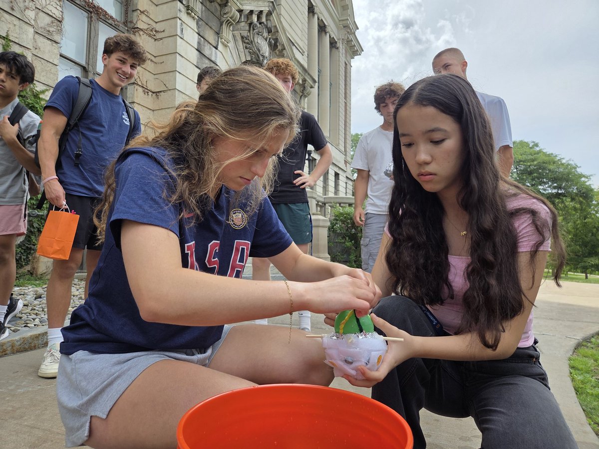 EngineeringSU's tweet image. Students in the STEM of Sports Academy testing water balloon helmets, modified waffle balls and mini javelin designs!
Thank you to @nationalgrid and @MicronPolicy for their support!
#SyracuseU 🍊 @Cuse