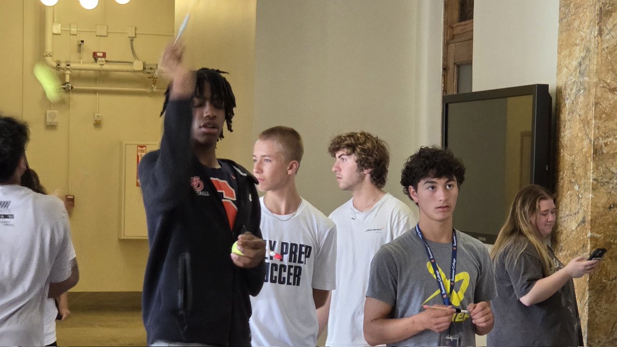 EngineeringSU's tweet image. Students in the STEM of Sports Academy testing water balloon helmets, modified waffle balls and mini javelin designs!
Thank you to @nationalgrid and @MicronPolicy for their support!
#SyracuseU 🍊 @Cuse