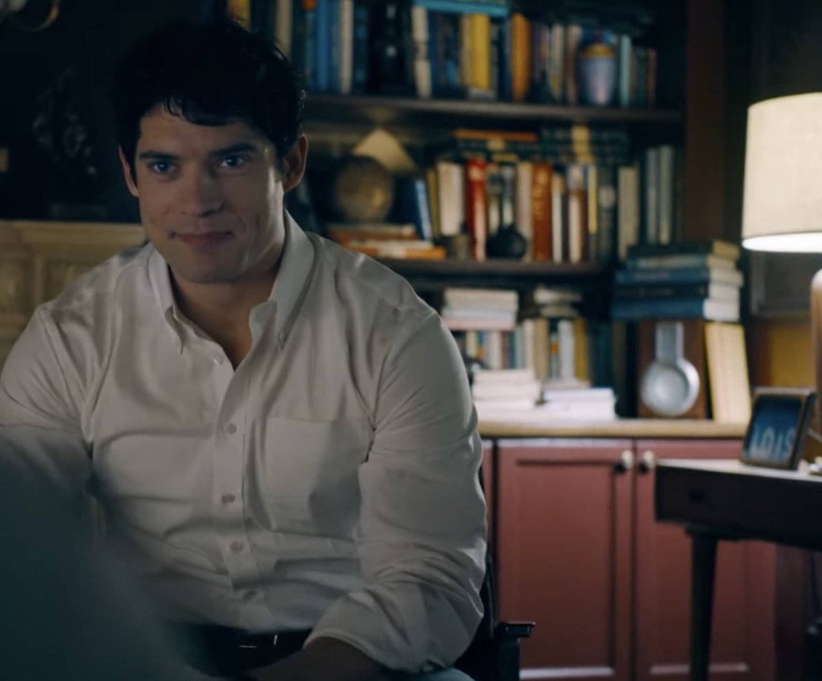 thebestofclois's tweet photo. the fact that Superman wrote Lois’s name in the sky and she has a frame of it in her apartment. they both are down bad. https://t.co/c4QGHGO7fF